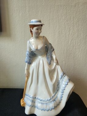 Royal Doulton Summertime HN 3137  Collectors Club 1987 Signed